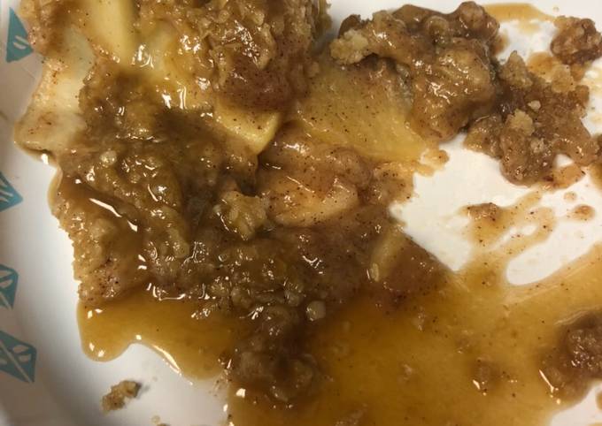 apple crisp with caramel sauce recipe main photo