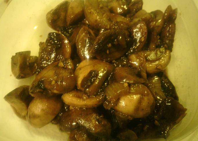 asian sesame and ginger sauted mushrooms recipe main photo