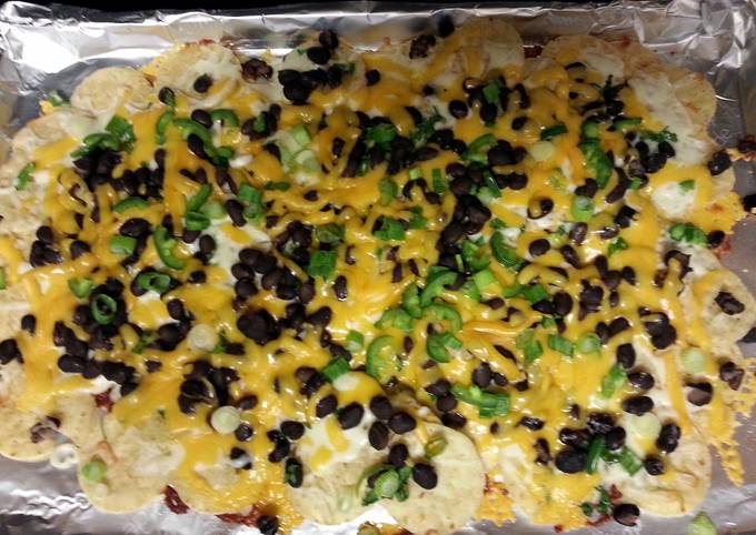 chicken and black bean nachos recipe main photo