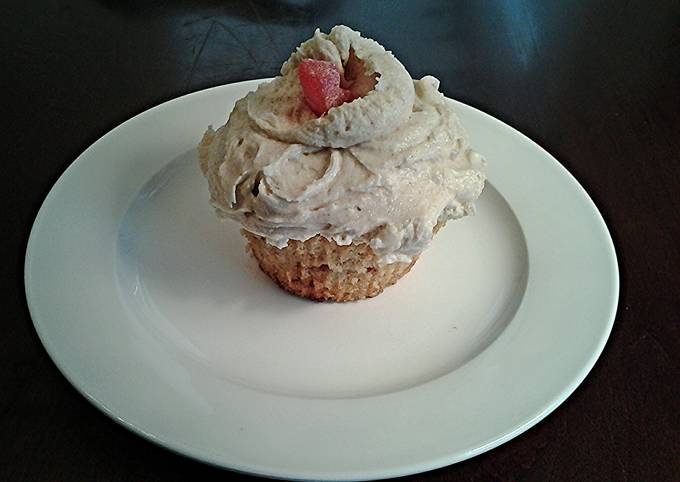 cinnamon sugar ripple cupcakes with cinnamon buttercream frosting recipe main photo