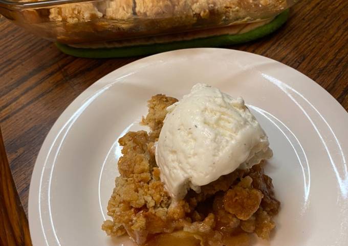 fall apple crisp recipe main photo