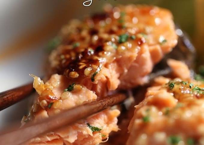 grilled salmon with sesame mayonnaise sauce recipe main photo