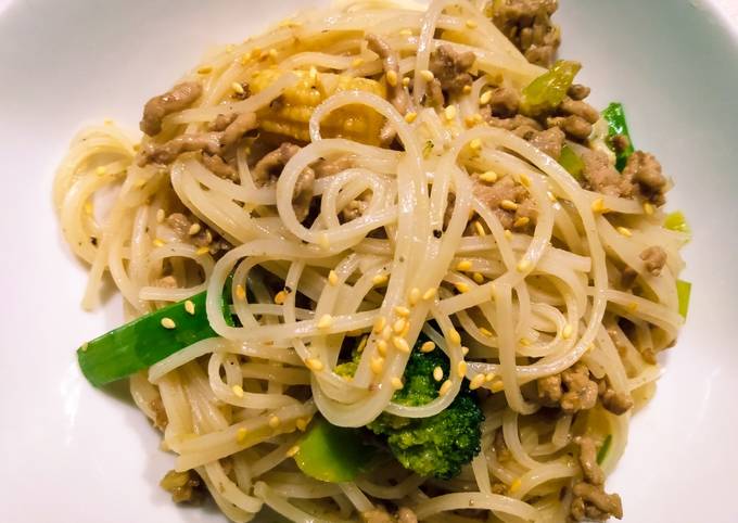 pork noodles in 3 2 1 sauce recipe main photo