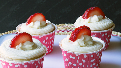 steps to prepare award winning banana cupcakes with strawberry frosting