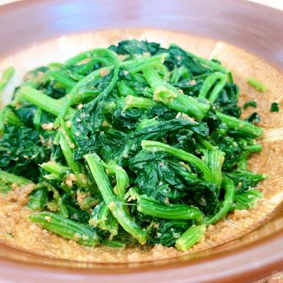 steps to prepare speedy cooked spinach seasoned with sweet sesame sauce