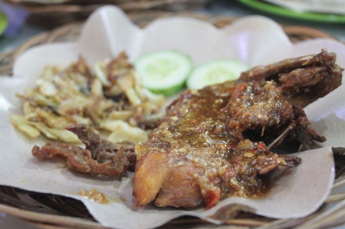 Ayam gepuk pahlawan