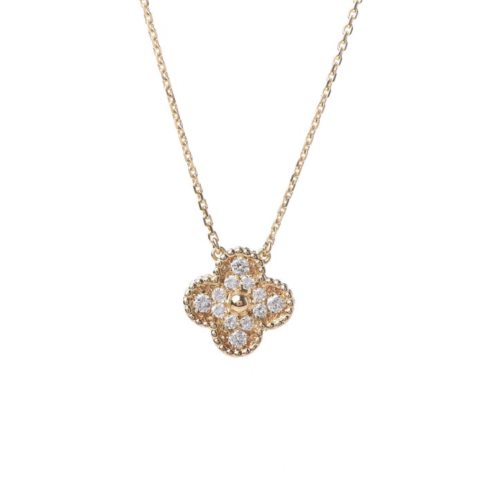 Van cleef & arpels alhambra necklace