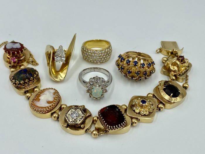 Online jewelry auction