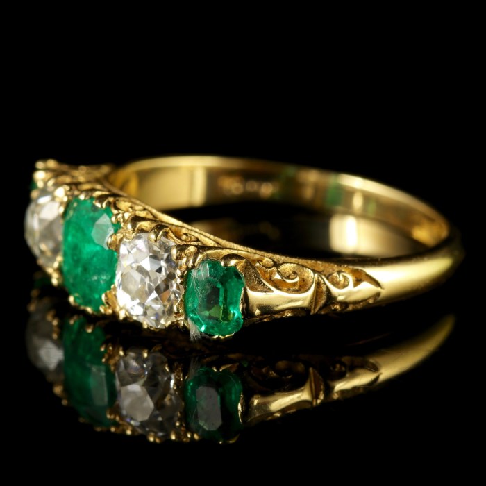 Emerald rings antique