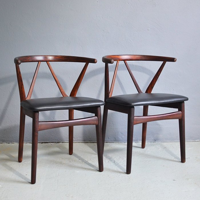 set of 2 chairs model 255 by henning kjaernulf