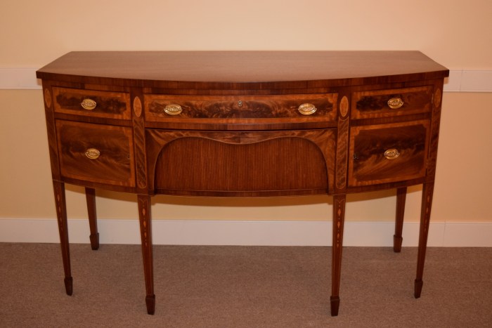 Bow sideboard