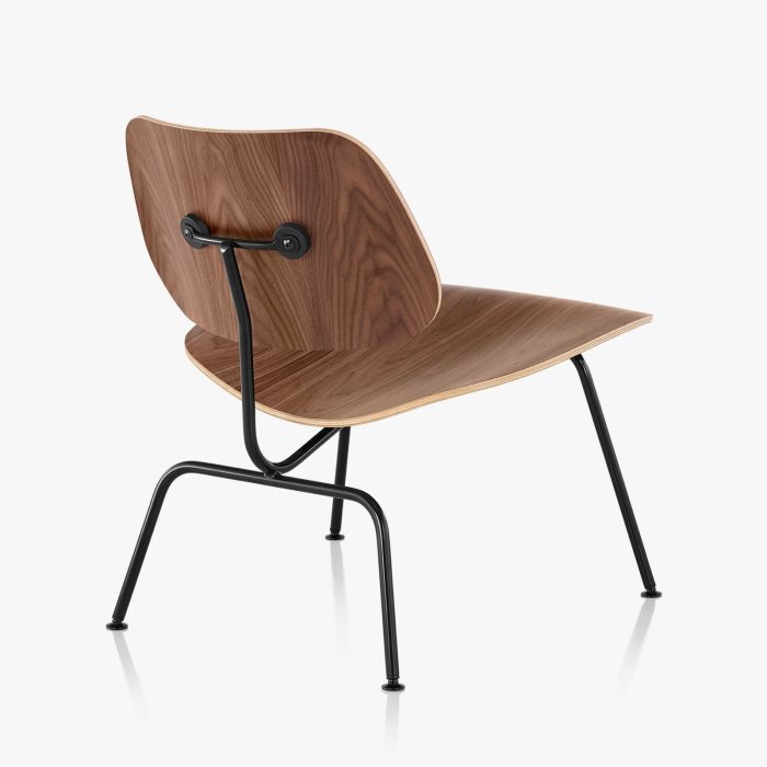 Charles eames molded plywood chair