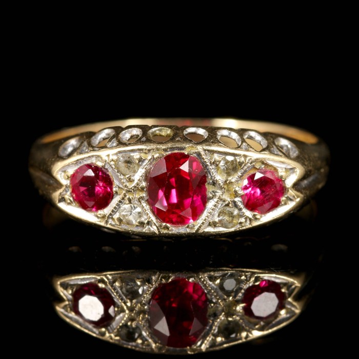 Ring ruby diamond antique gold gypsy set 1960